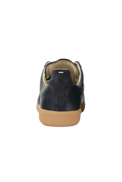 Gat Sneakers